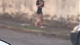 Bearing AYUDA A UNA CHICA Hot QUE ENCUENTRA EN LA CALLE A LLEGAR A SU CASA Y ELLA LO INVITA A PASAR PARA QUE LE FOLLE EL CULO SIN CONDON Y LA LLENE DE Ball batter
