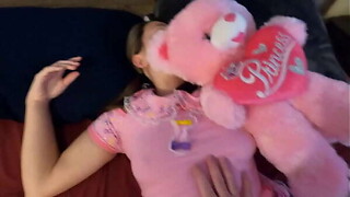 Miniature stepdaughter takes stepfather'_s creampie in her constricted cookie